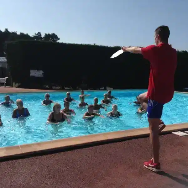 Aquagym à la piscine du camping dans la Manche, Camping Les Bosquets