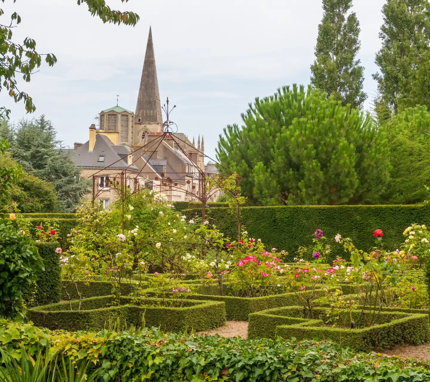 Découvrez Valognes en camping, le petit Versailles normand