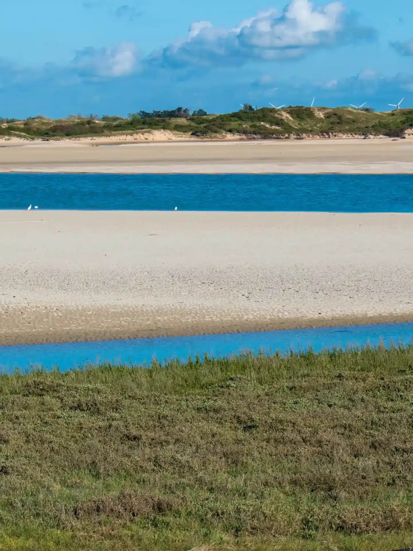 la plage à Portbail commence au havre et se termine au nord à Barneville-Plage,
