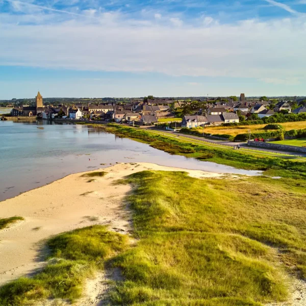 Sur la Côte des Isles, dans le Cotentin,, le Camping Les Bosquets vous accueille près de Port-Bail-sur-Mer